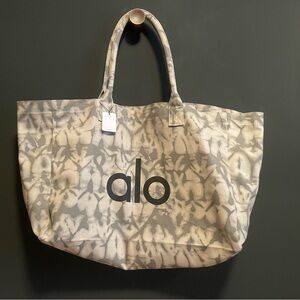 ALO Yoga Neutral Patterned Tote Bag